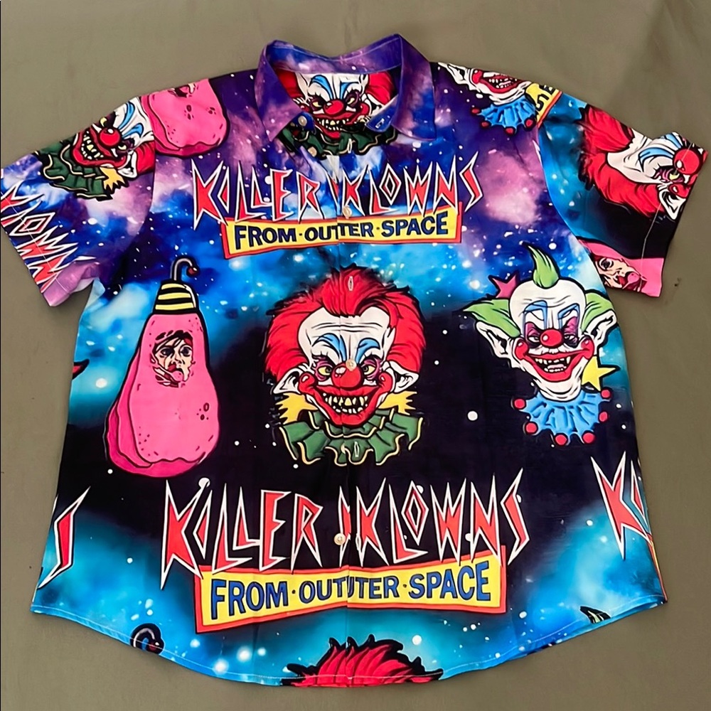 KILLER Klowns  From OUTER SPACE  😝 multi color size LARGE  buttons down SHIRT